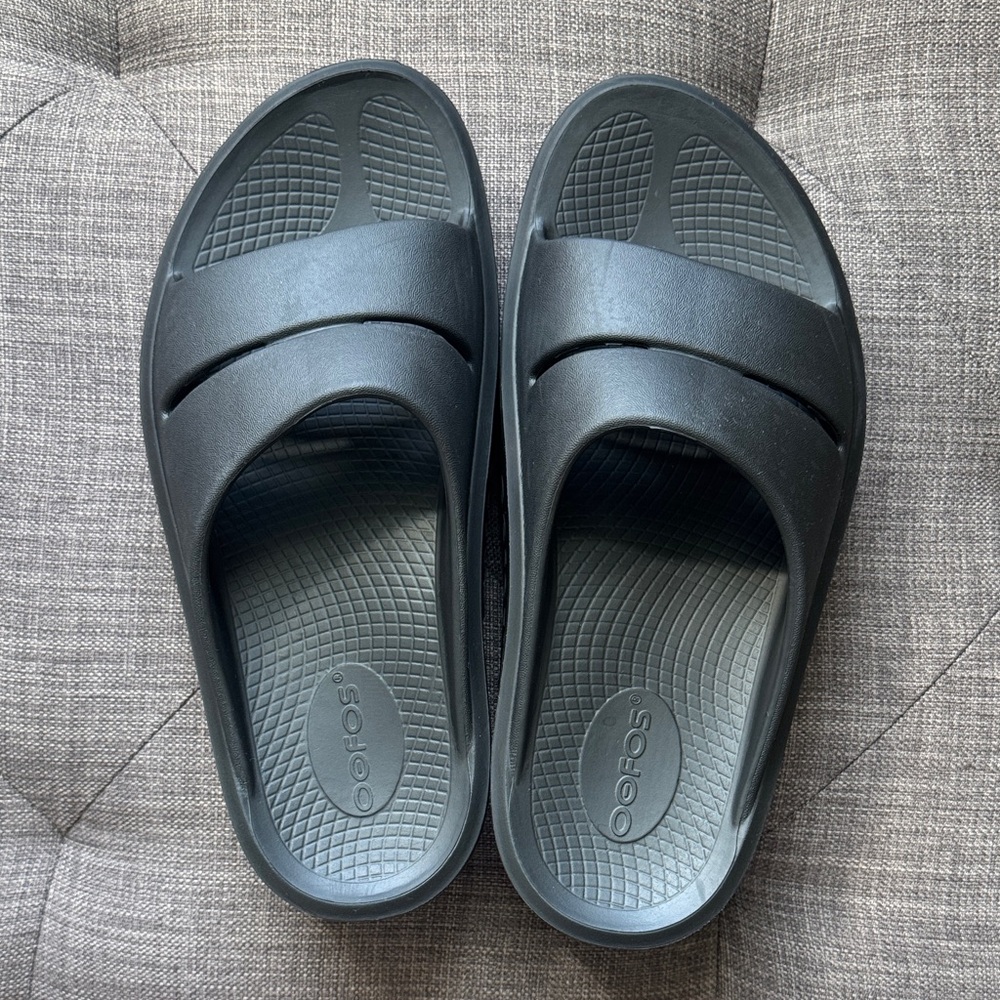 OOFOS Black Slide Sandals